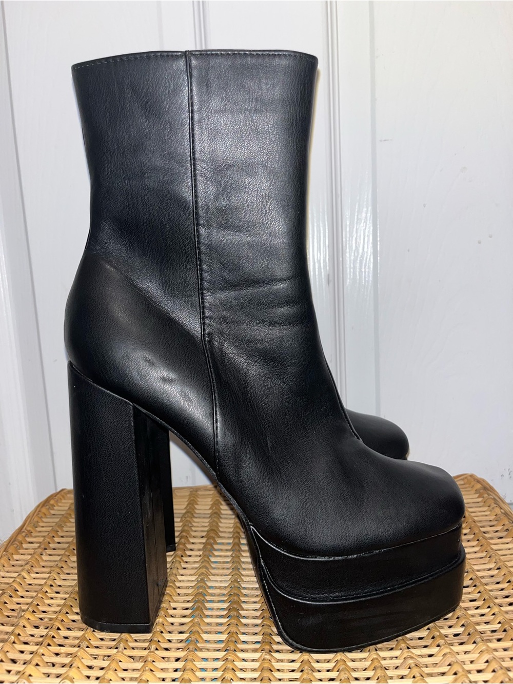 PUBLIC DESIRE Supine platform boots